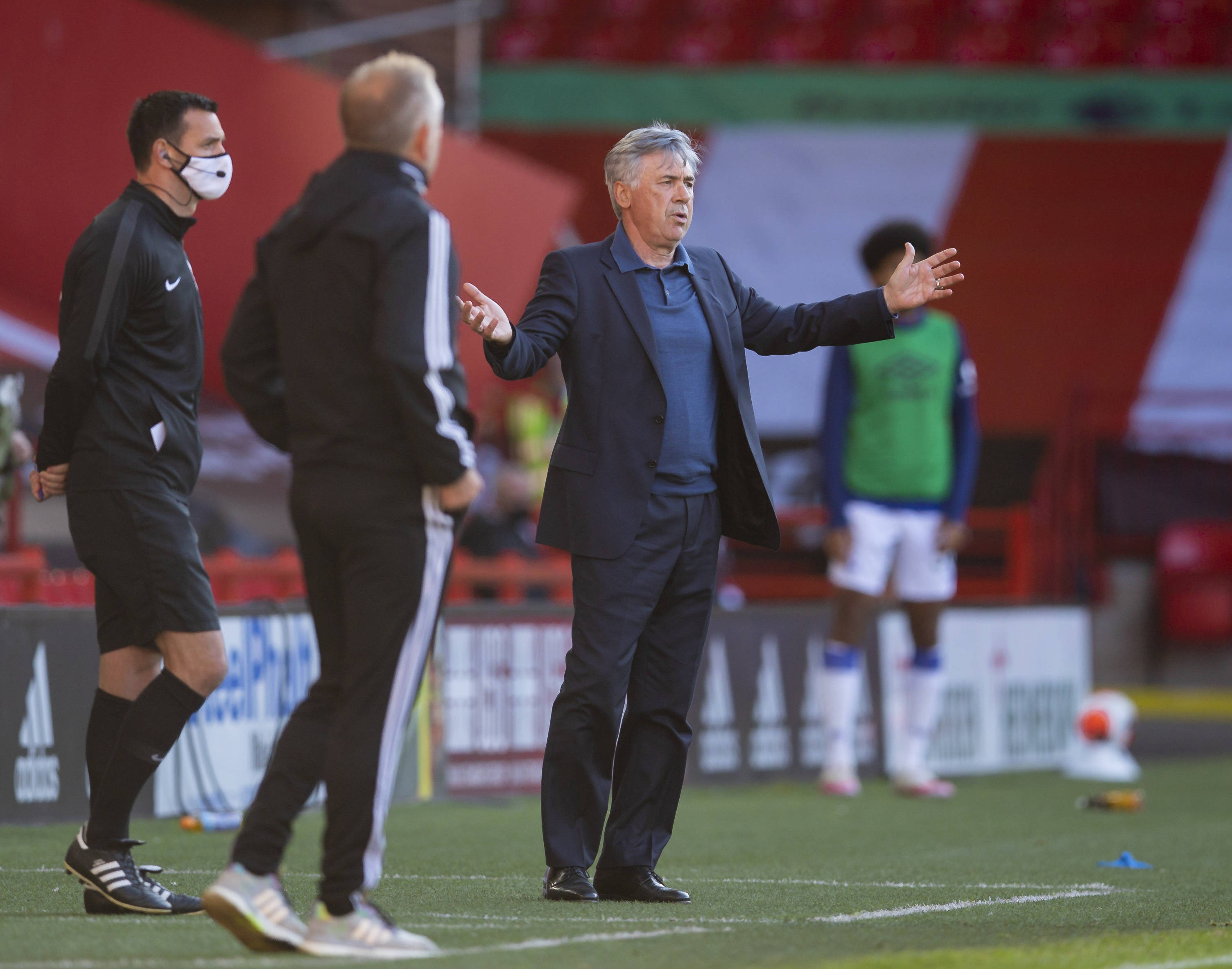 尔迪对阵曼 尔迪对阵曼